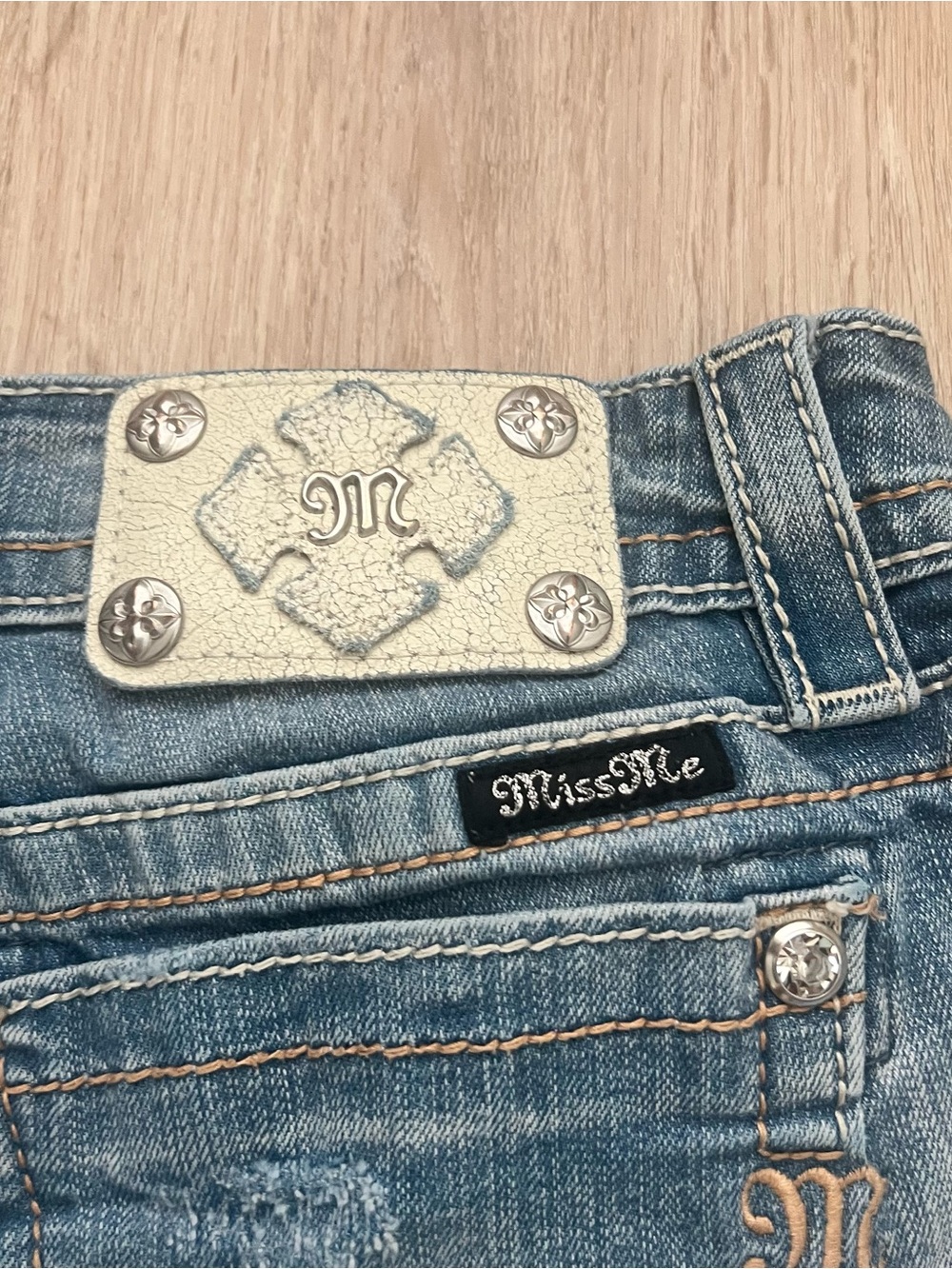 Miss Me Distressed Denim Cutoff Shorts Womens 30 Jeweled Pocket Blue JS5151H79 - Picture 6 of 9